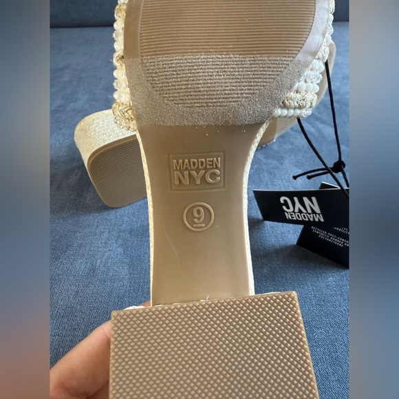Madden NYC Block Heel Slip On Sandals Woman’s SZ 9 Cream Textured Beaded New - Picture 7 of 13